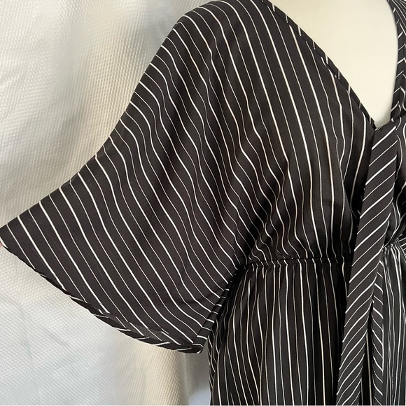 G by Guess Tie-Front Romper Black / White Women’s size L - Picture 4 of 8